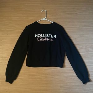 Hollister cropped crewneck size xs but can fit small #hollister